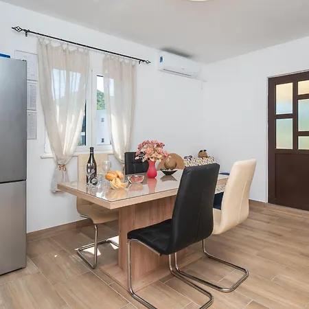 Apartment Hrvatic