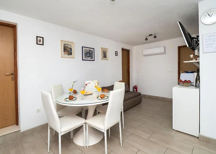 Hrvatic * Podglavica